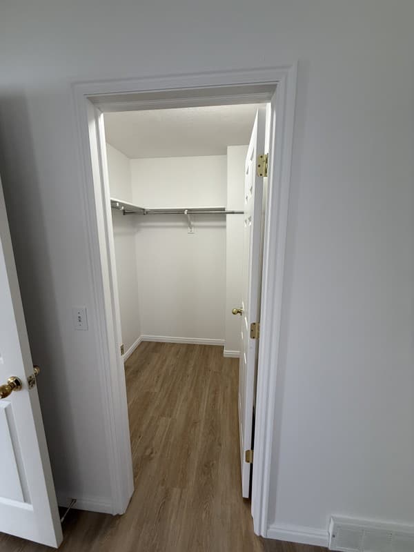 Draper House: 241 W Beverlee Ann Dr