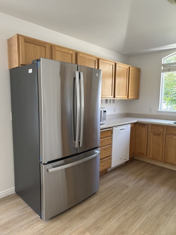 Draper House: 241 W Beverlee Ann Dr