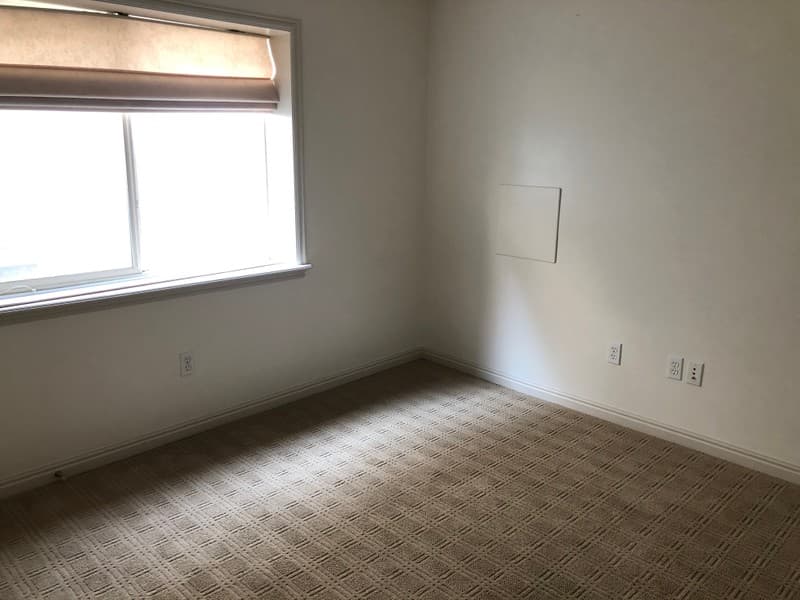 Draper House: 241 W Beverlee Ann Dr