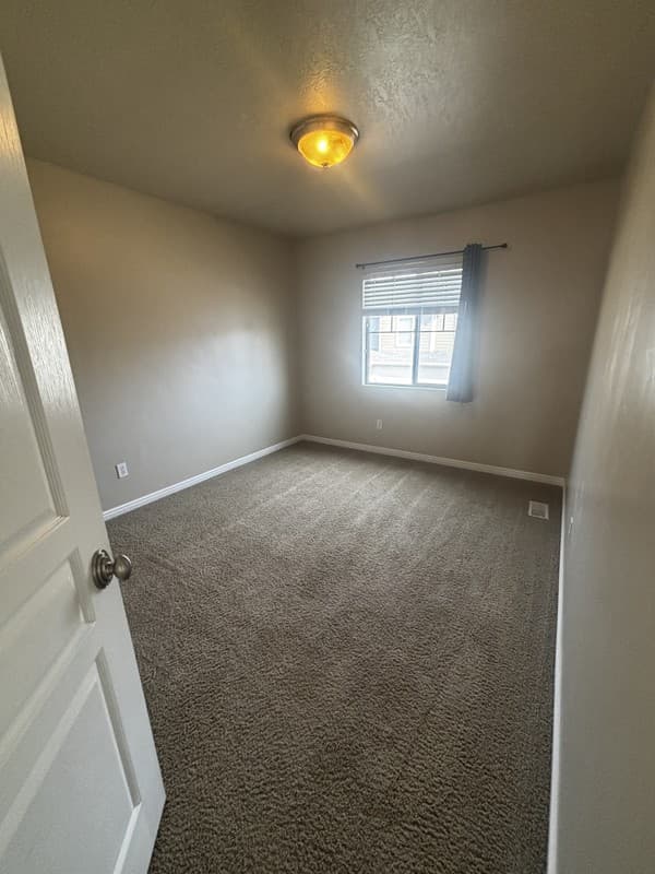 Woods Cross Townhome: 1296 S Mountain Crest Dr