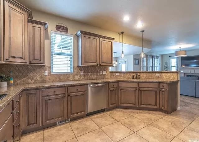 South Jordan House: 10857 S Weiss Dr