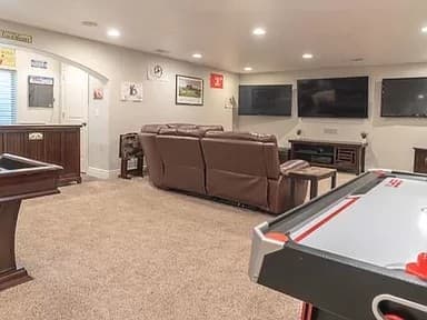 South Jordan House: 10857 S Weiss Dr