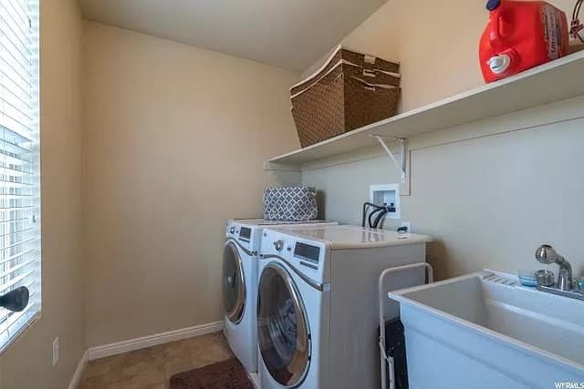 South Jordan House: 10857 S Weiss Dr