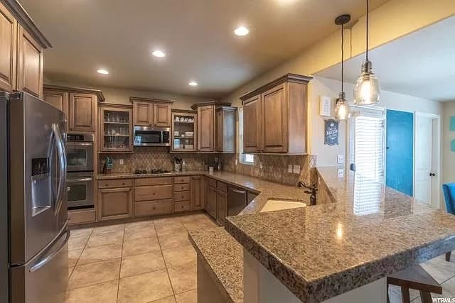 South Jordan House: 10857 S Weiss Dr