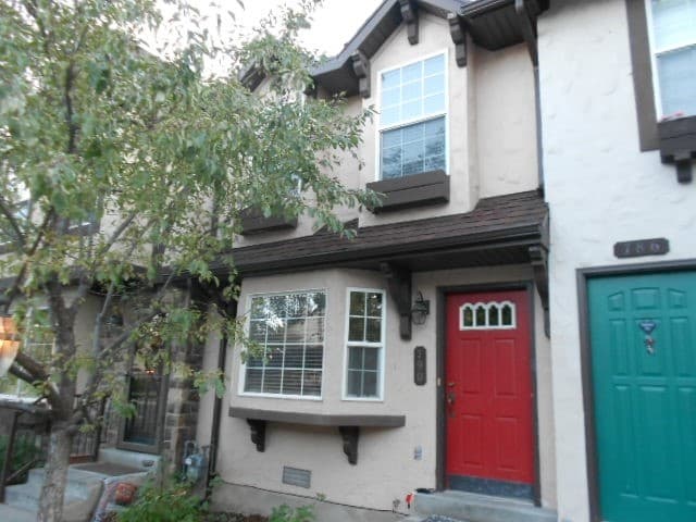 Midway Townhome: 790 Zurich Ln