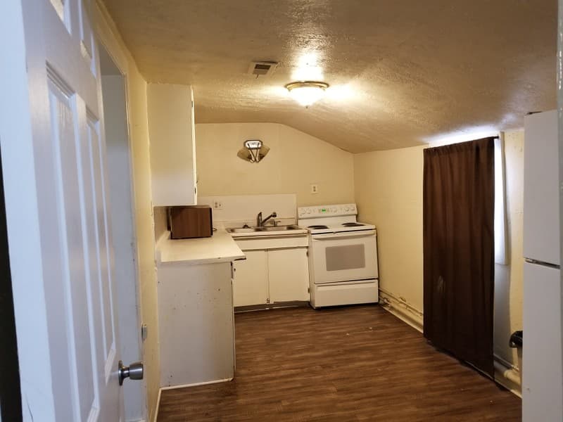 Springville House: 527 Swenson Ave