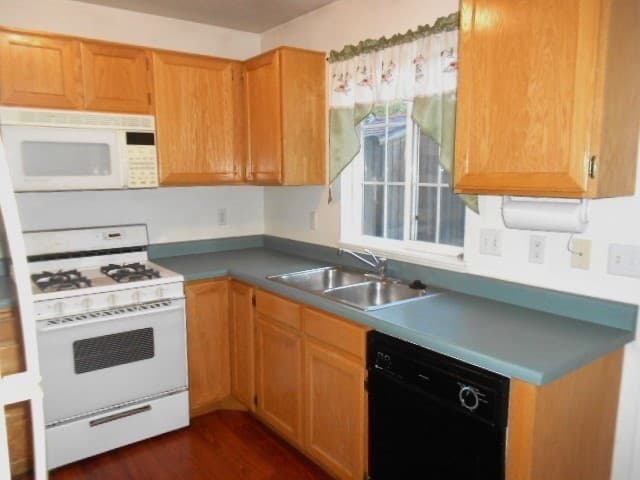 Midway Townhome: 790 Zurich Ln