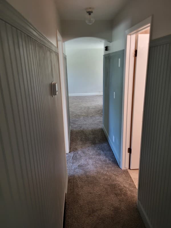 Sandy House: 1404 E Stanley Dr