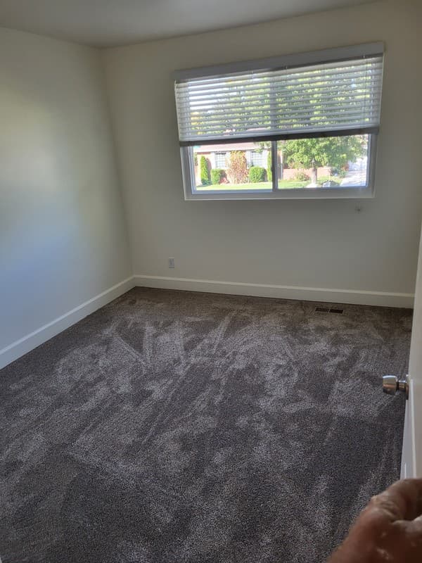 Sandy House: 1404 E Stanley Dr