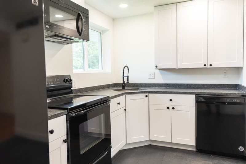 Sandy House: 1409 E 8425 S
