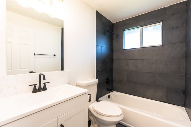 Sandy House: 1409 E 8425 S