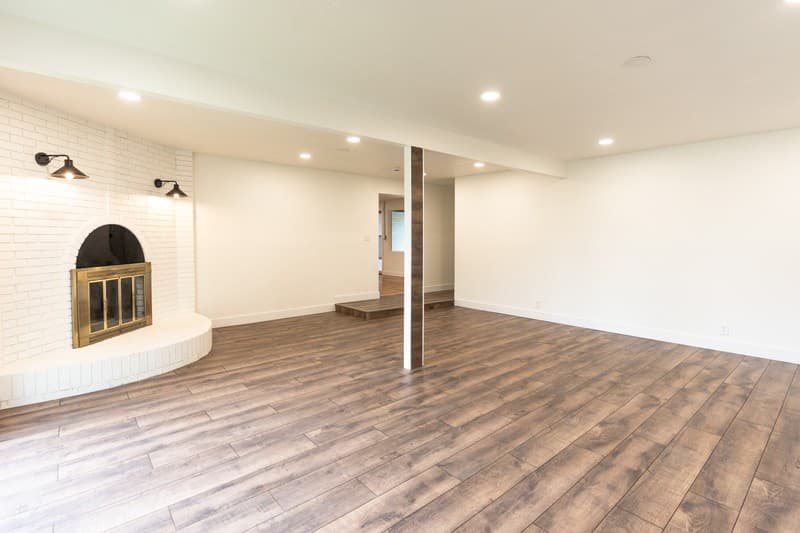Sandy House: 1409 E 8425 S