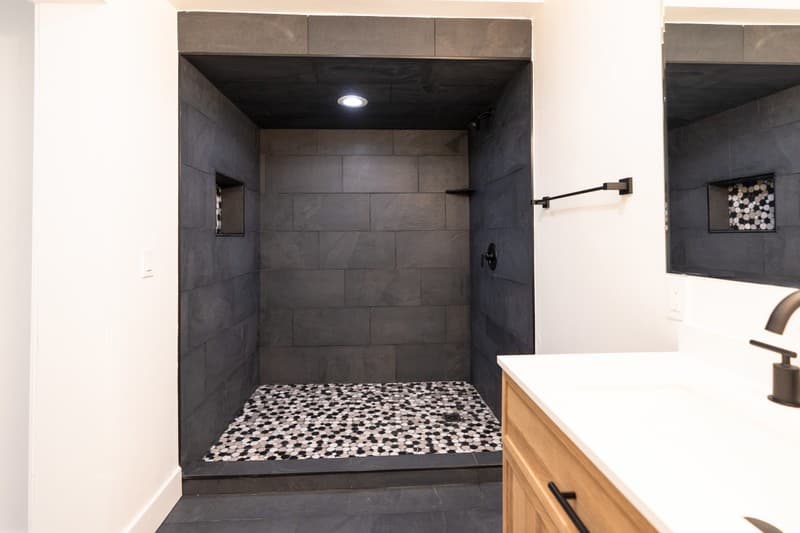Sandy House: 1409 E 8425 S