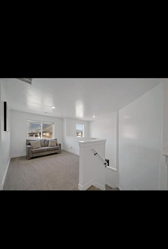 Mapleton House: 746 W Walnut Bark Ln