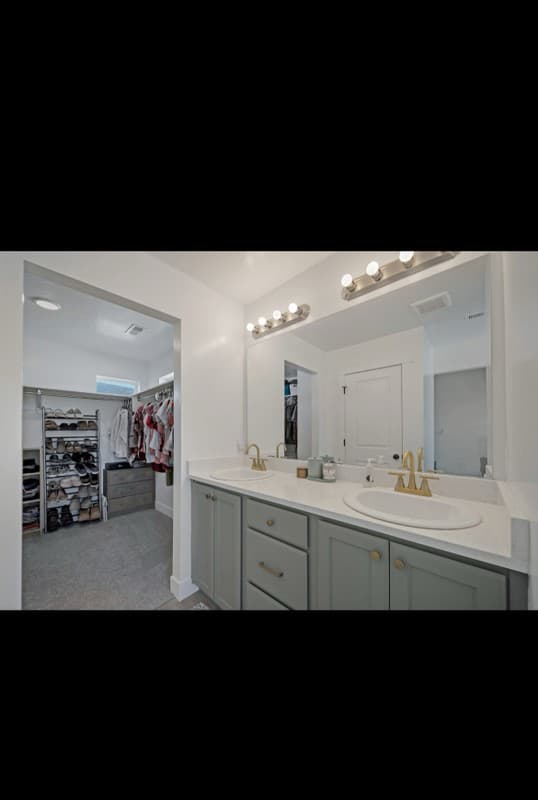 Mapleton House: 746 W Walnut Bark Ln