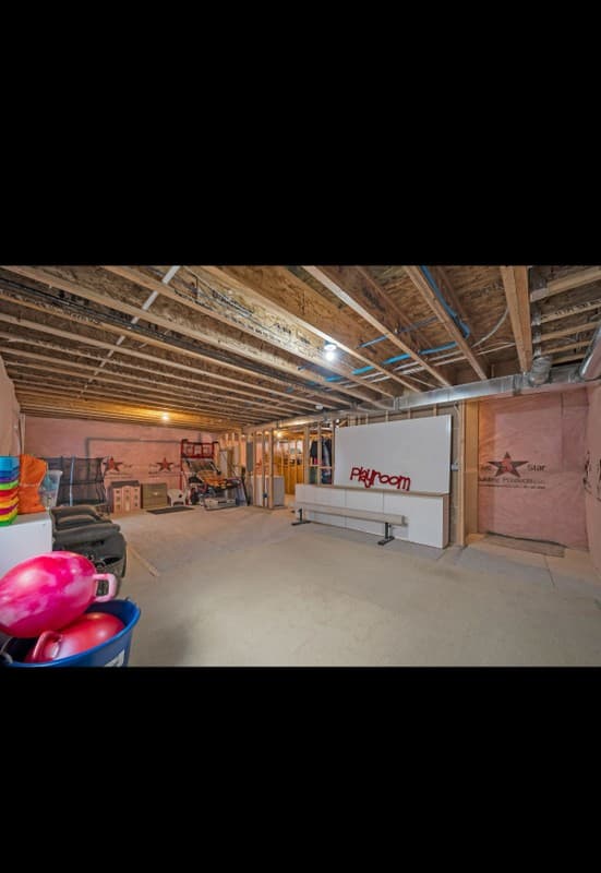 Mapleton House: 746 W Walnut Bark Ln