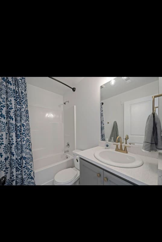 Mapleton House: 746 W Walnut Bark Ln