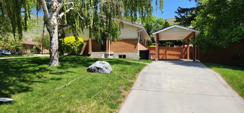 Centerville Townhome: 210 E 300 S