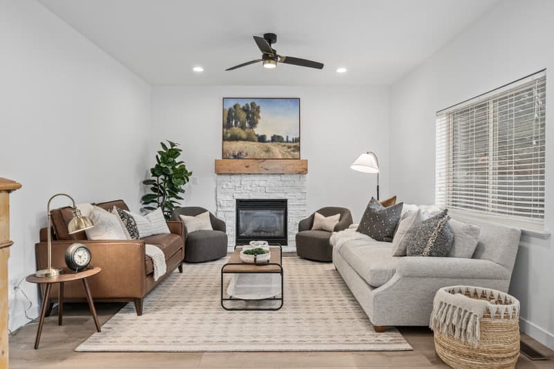 Pleasant Grove House: 10789 N La Costa