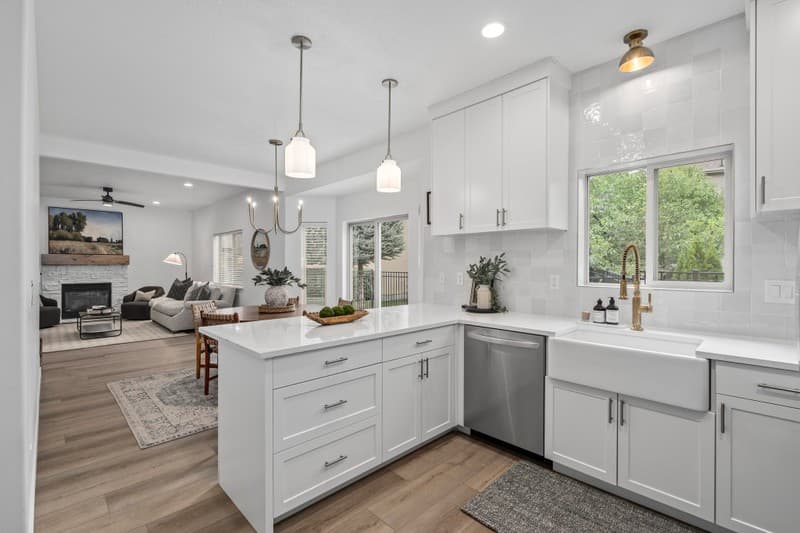 Pleasant Grove House: 10789 N La Costa