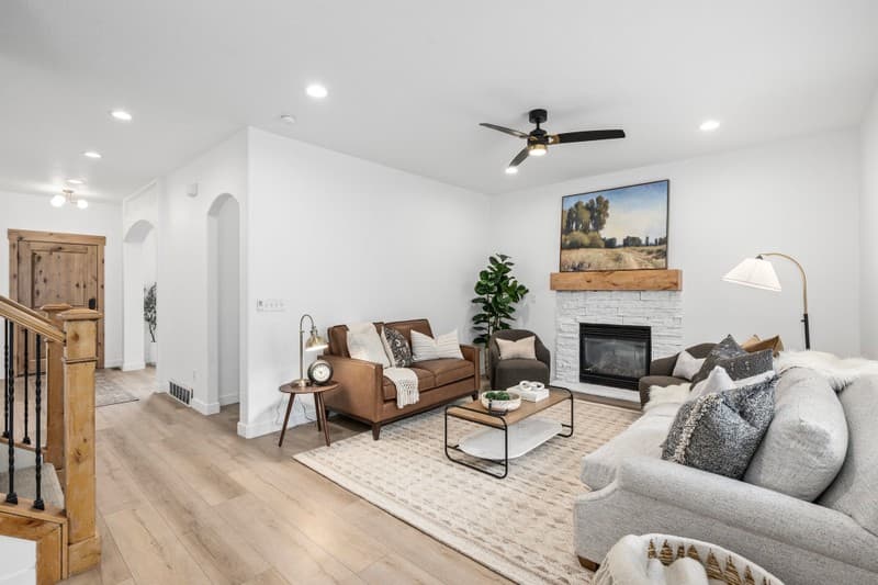 Pleasant Grove House: 10789 N La Costa
