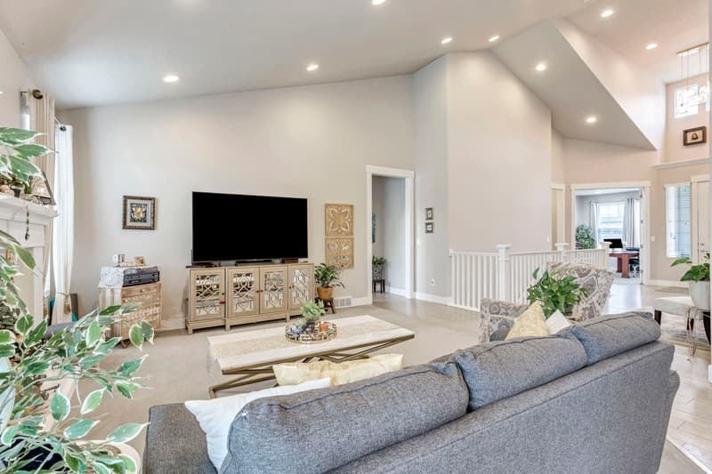 Draper House: 13320 S Lakemont Dr