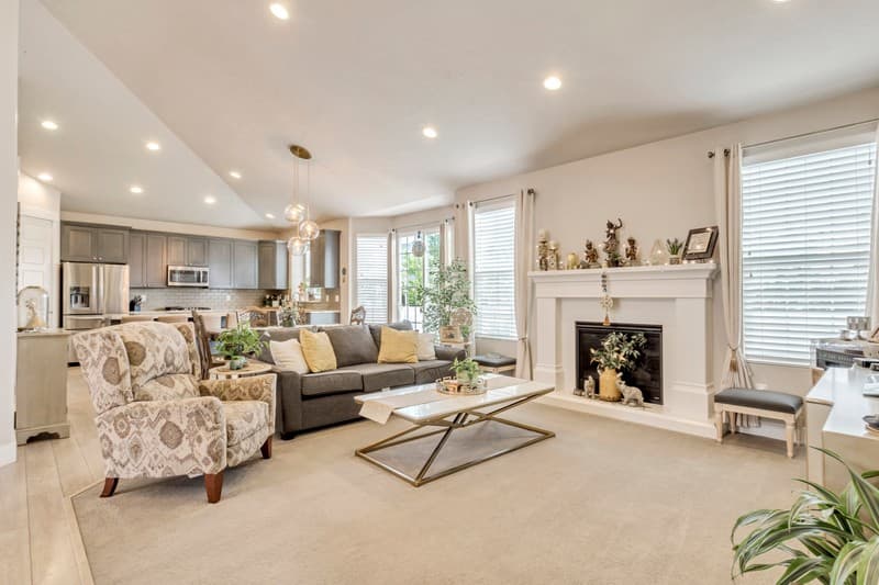 Draper House: 13320 S Lakemont Dr