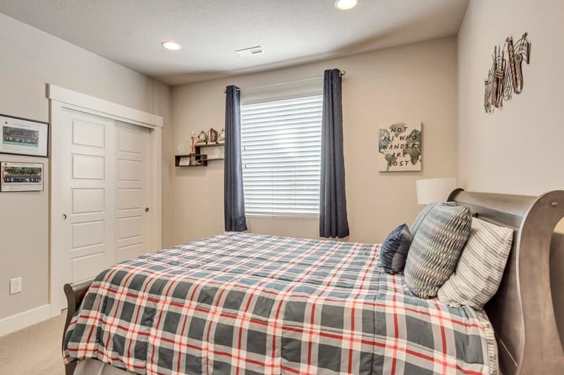 Draper House: 13320 S Lakemont Dr