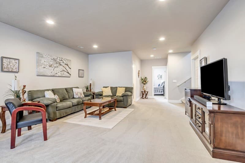 Draper House: 13320 S Lakemont Dr