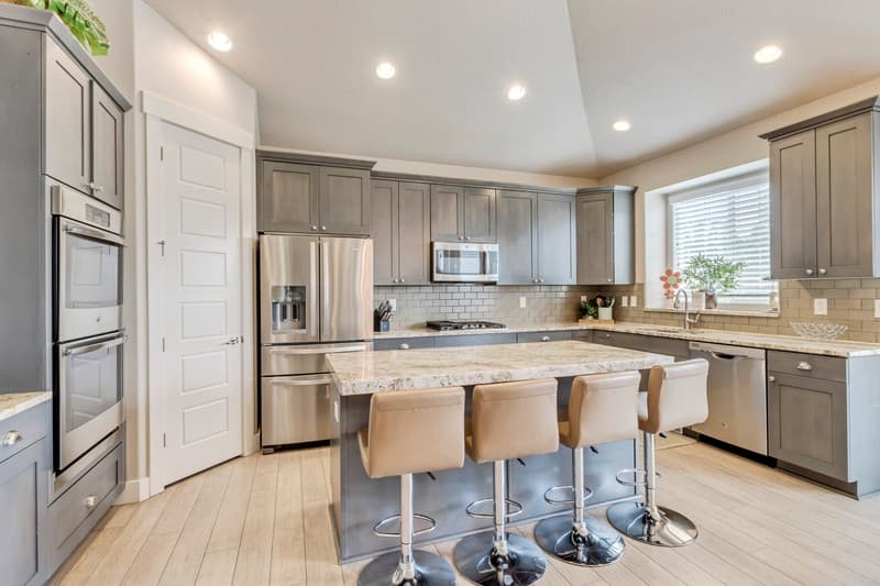 Draper House: 13320 S Lakemont Dr