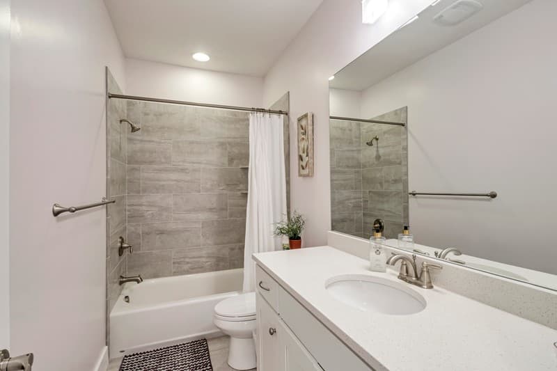 Draper House: 13320 S Lakemont Dr