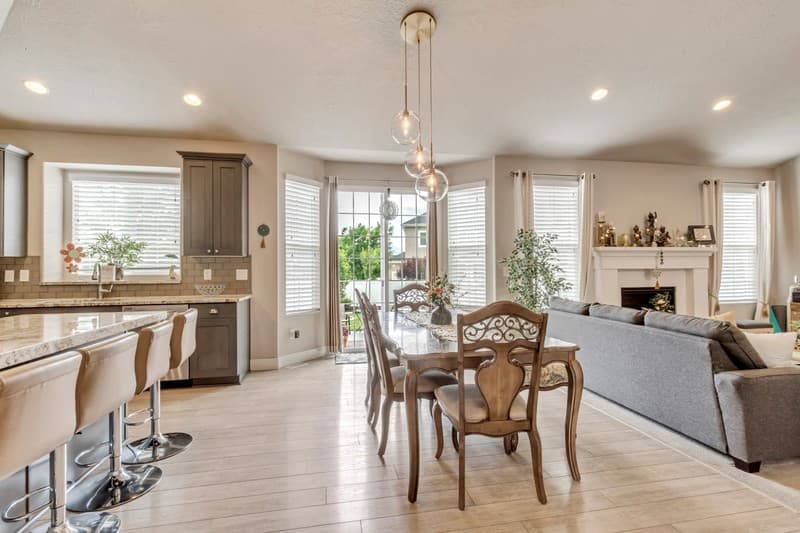 Draper House: 13320 S Lakemont Dr