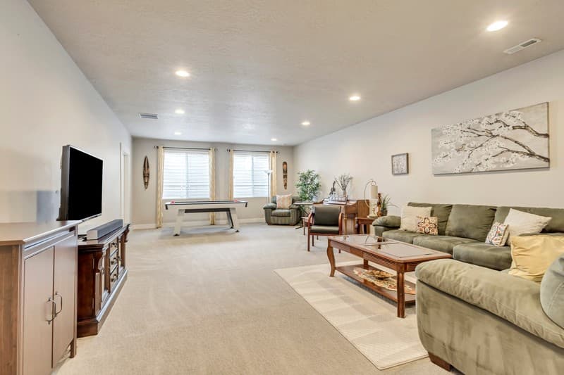 Draper House: 13320 S Lakemont Dr