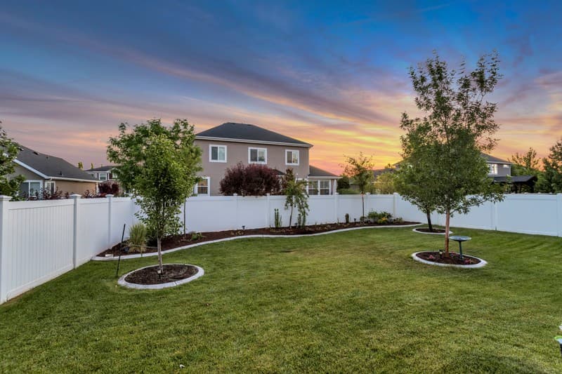 Draper House: 13320 S Lakemont Dr