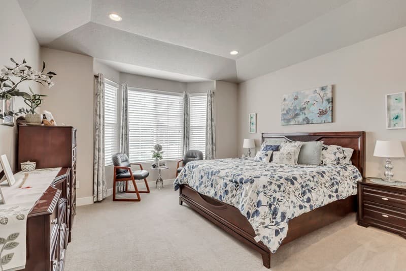 Draper House: 13320 S Lakemont Dr