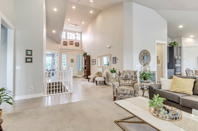 Draper House: 13320 S Lakemont Dr