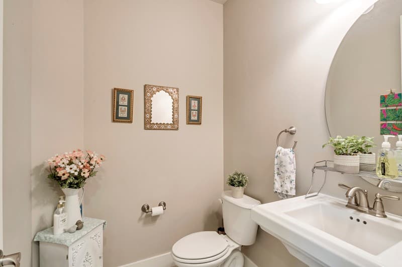 Draper House: 13320 S Lakemont Dr