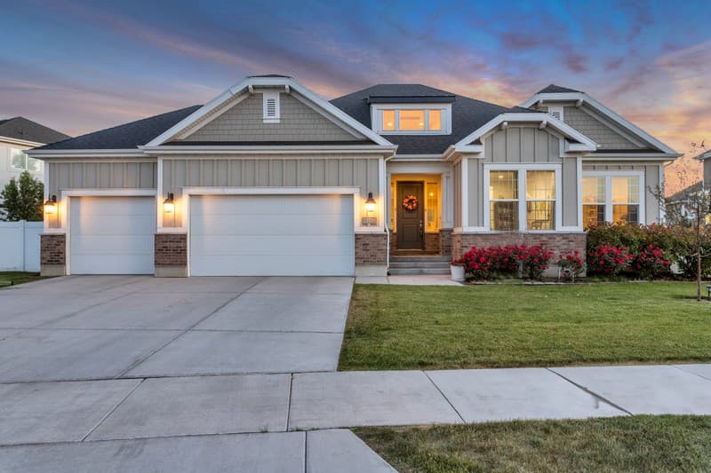 Draper House: 13320 S Lakemont Dr