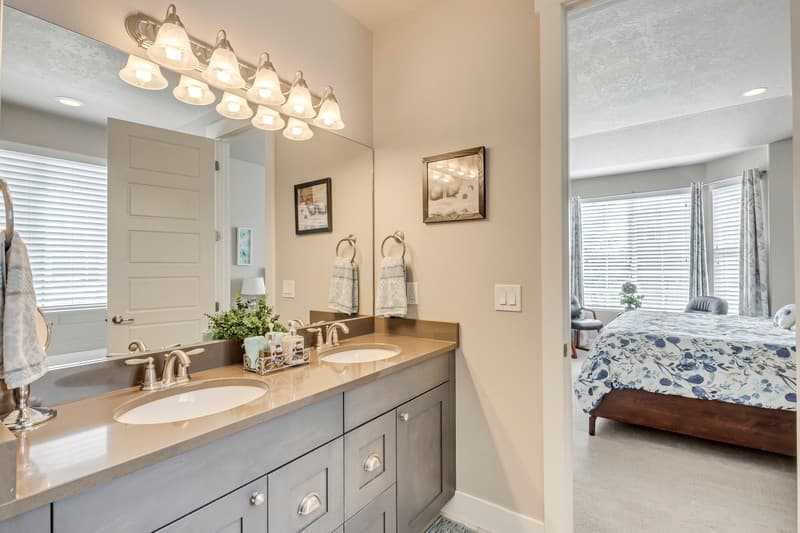 Draper House: 13320 S Lakemont Dr
