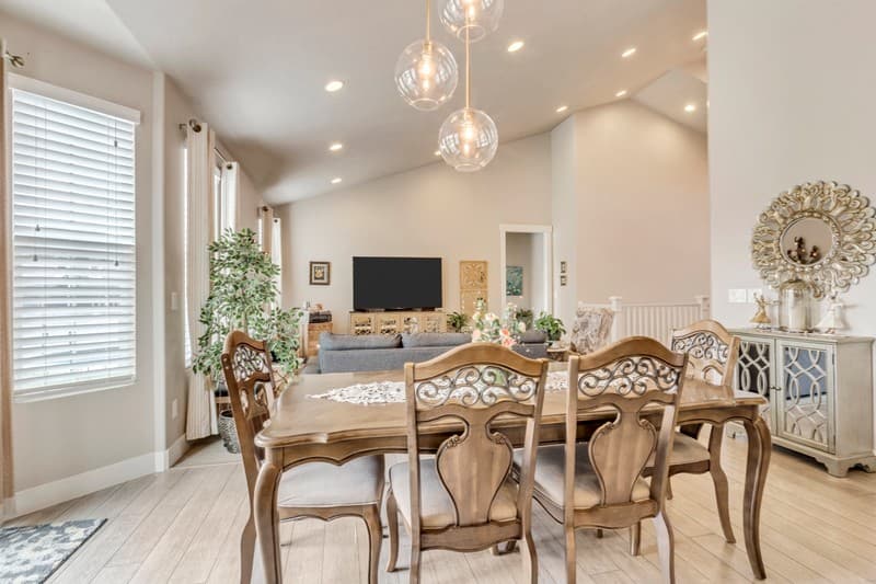 Draper House: 13320 S Lakemont Dr