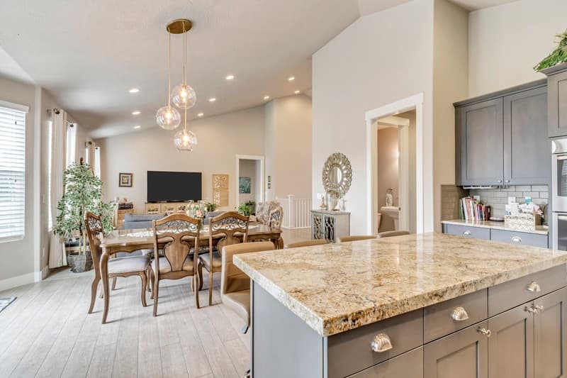 Draper House: 13320 S Lakemont Dr
