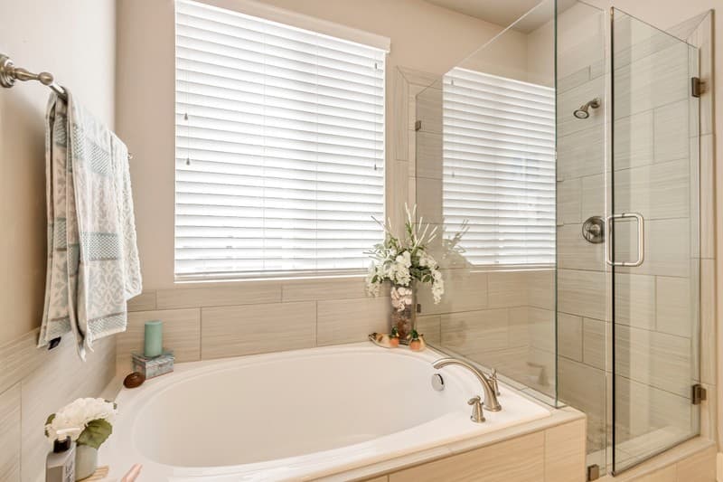 Draper House: 13320 S Lakemont Dr