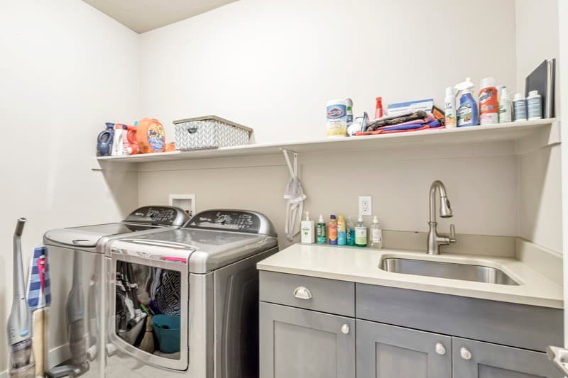 Draper House: 13320 S Lakemont Dr