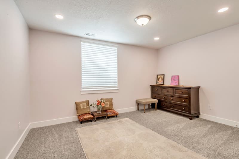 Draper House: 13320 S Lakemont Dr