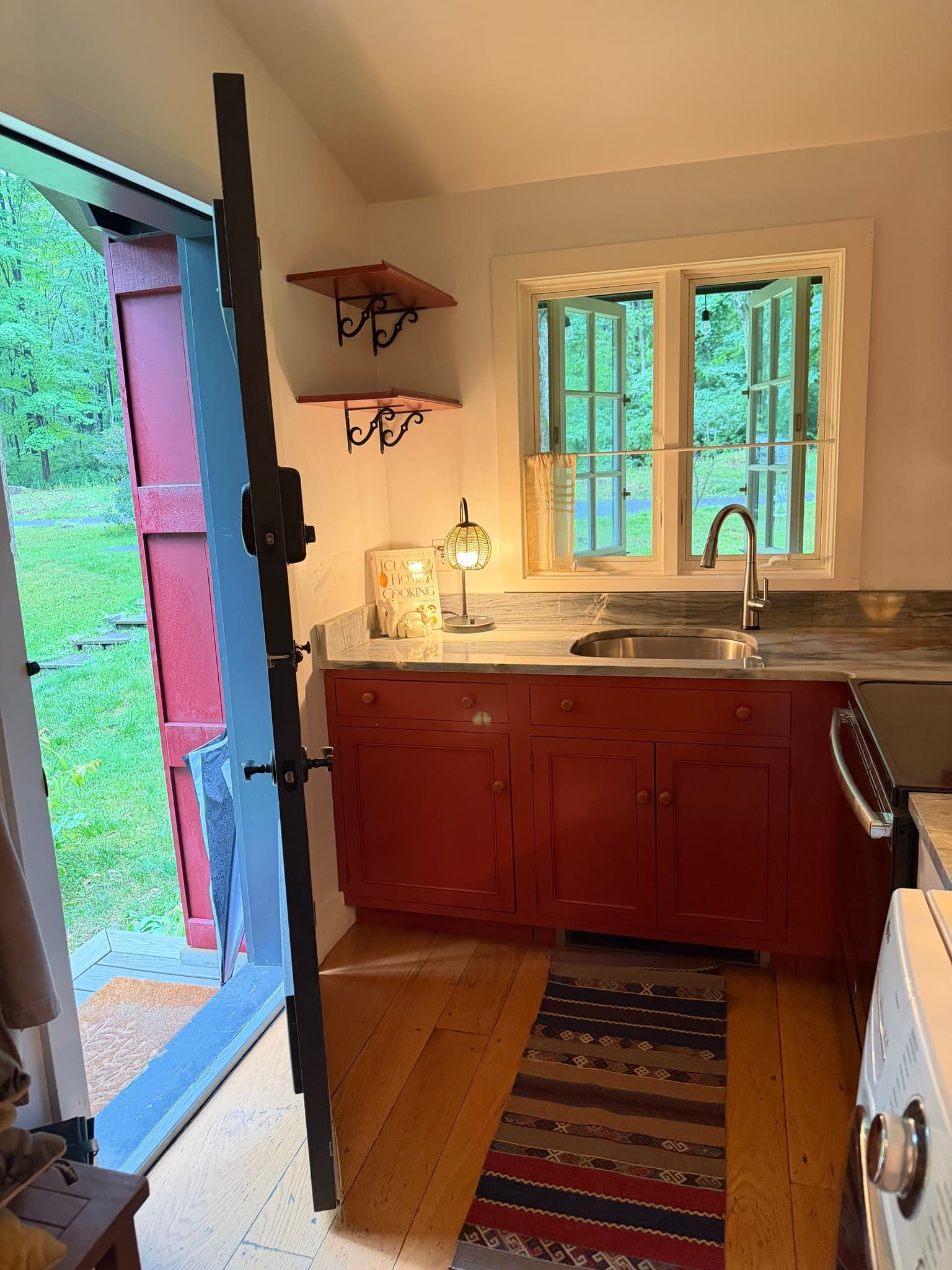 Ridgefield House: 300 Chestnut HIll Road