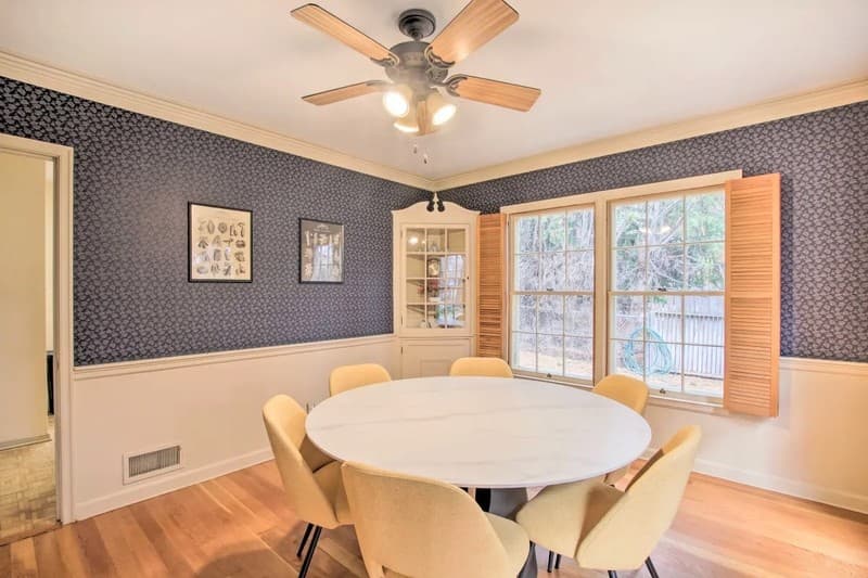 Logan House: 661 Canyon Rd