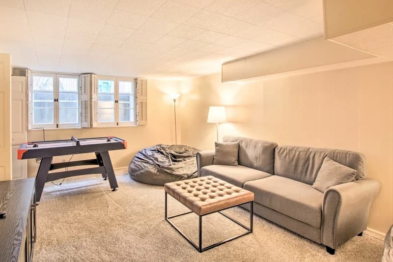 Logan House: 661 Canyon Rd