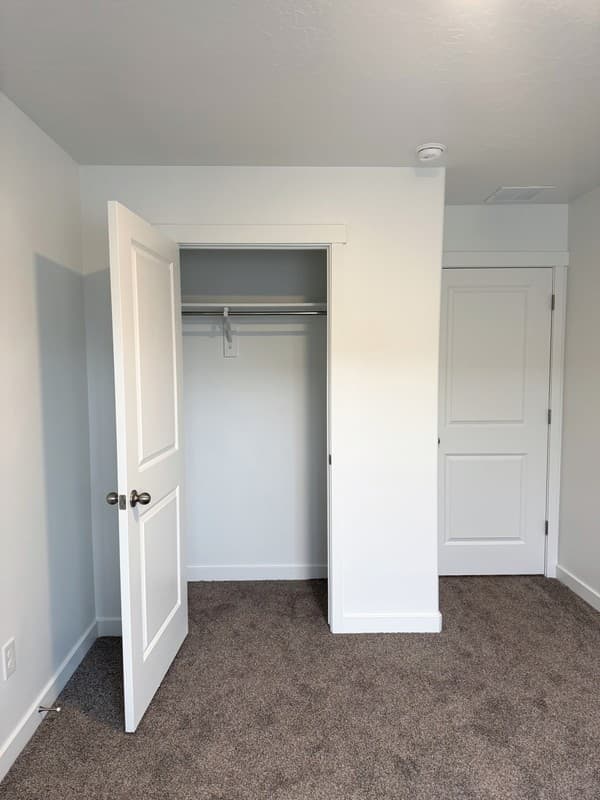 Saratoga Springs Single Room: 871 E Skiff Way