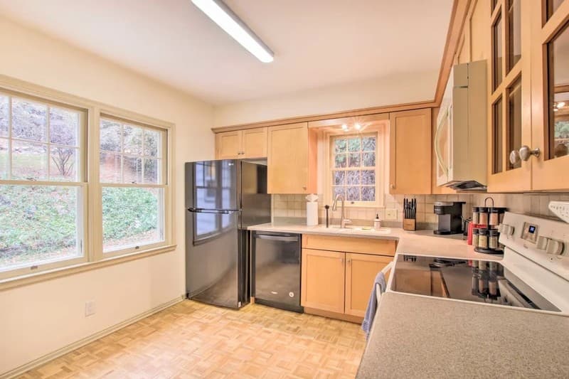 Logan House: 661 Canyon Rd