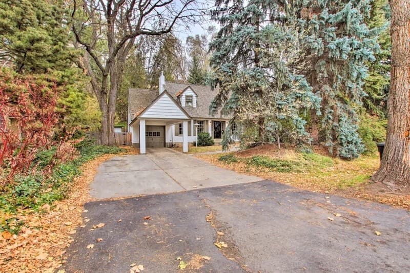 Logan House: 661 Canyon Rd